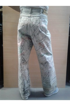 Эксклюзивные джинсы с автографами 1000 звезд