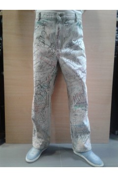 Эксклюзивные джинсы с автографами 1000 звезд-foto2