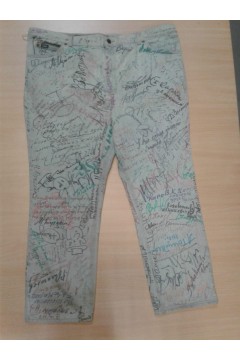 Эксклюзивные джинсы с автографами 1000 звезд-foto4